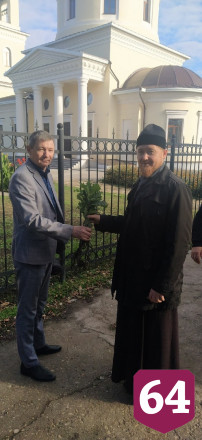 Священник создал у храма лесопитомник и раздает по Заволжью дубы
