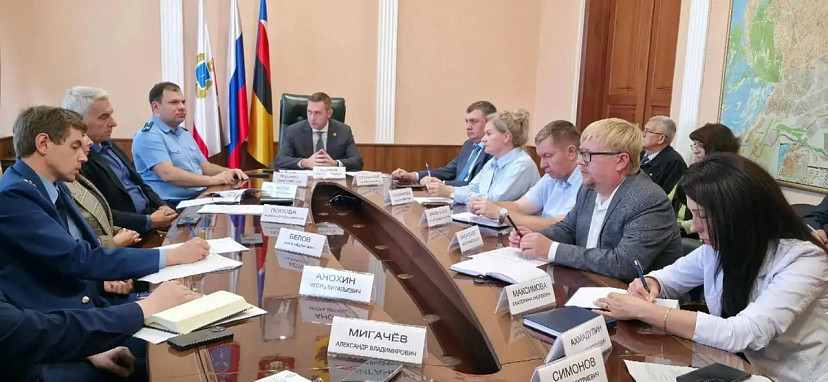 В Энгельсе создали рабочую группу по  поиску источника неприятного запаха 