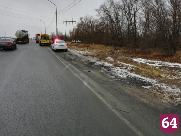 Под Саратовом водитель опрокинул иномарку в кювет