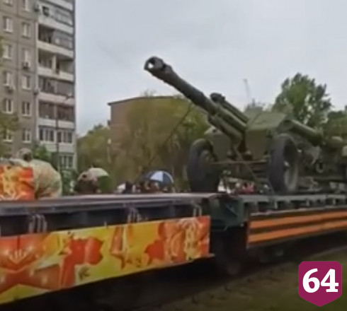 Жители Энгельса встретили ретропоезд «Воинский эшелон»