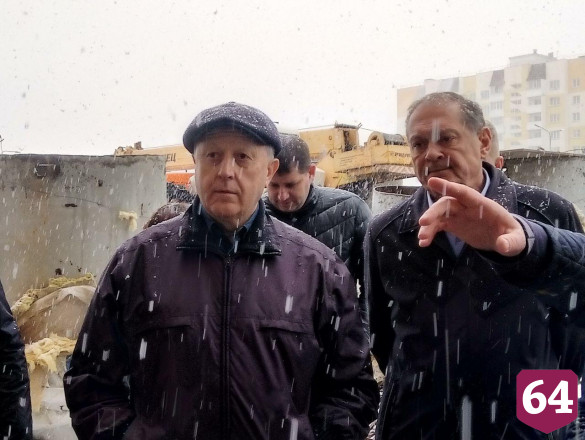 Губернатор недоволен количеством каменщиков на строительстве спортивного объекта