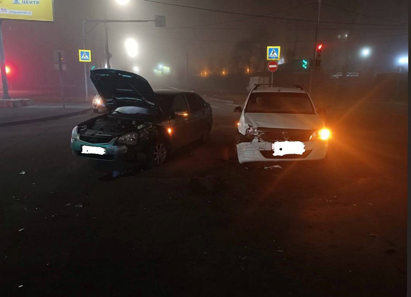 В Саратове иномарка с детьми попала в ДТП