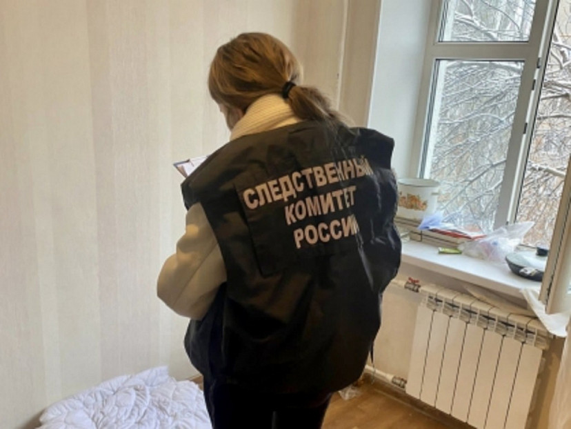 В подъезде дома во 2-м Магнитном проезде нашли труп неизвестного