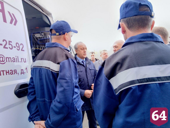 Радаев на заводе в Ершове вспомнил, как ремонтировал трактора 