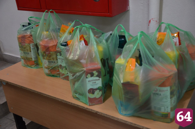 Саратовским школьникам на «дистанционке» выдают продуктовые наборы