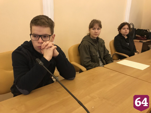 Саратовские студенты оценили совет отказаться от фастфуда и есть сало