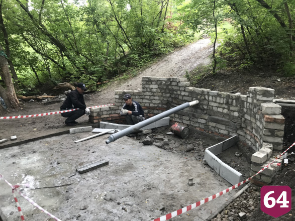 На стеле саратовского родника закрепят памятную красную звезду