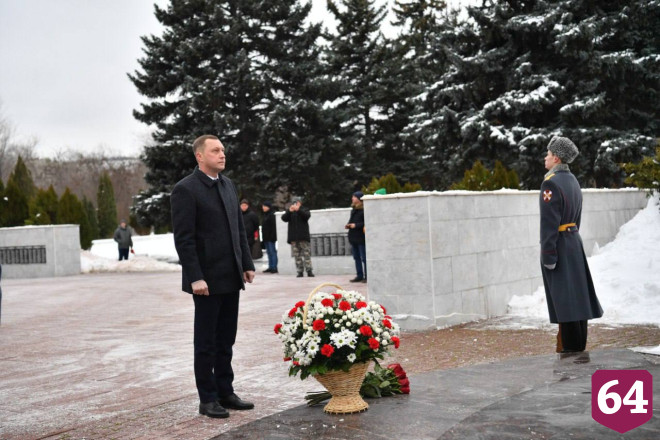 Саратовский губернатор почтил память погибших бойцов 
