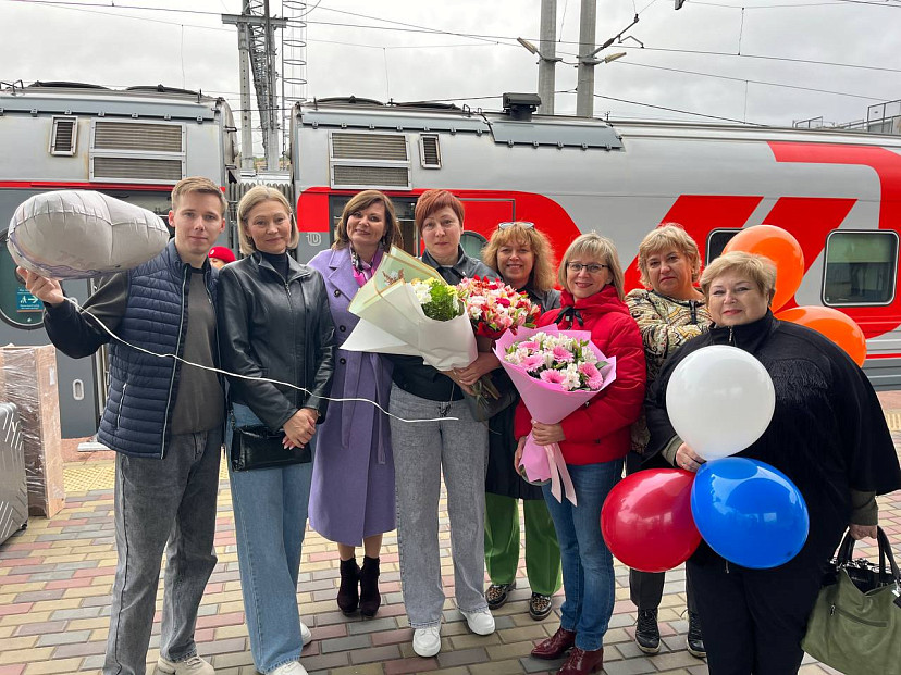 Саратовские педагоги встретили финалиста конкурса «Учитель года России» 