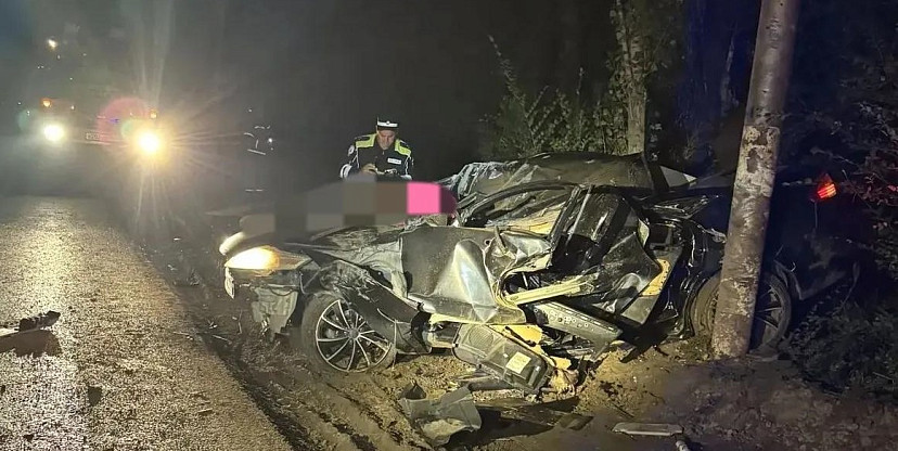 Женщина погибла в ДТП со столбом в Саратовской области