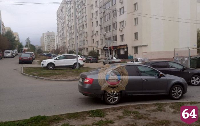 В Саратове на улице Тархова под иномарку попал 11-летний мальчик 