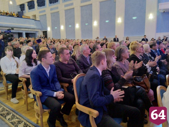 В День Конституции саратовский губернатор рассказал о важности общения с населением 