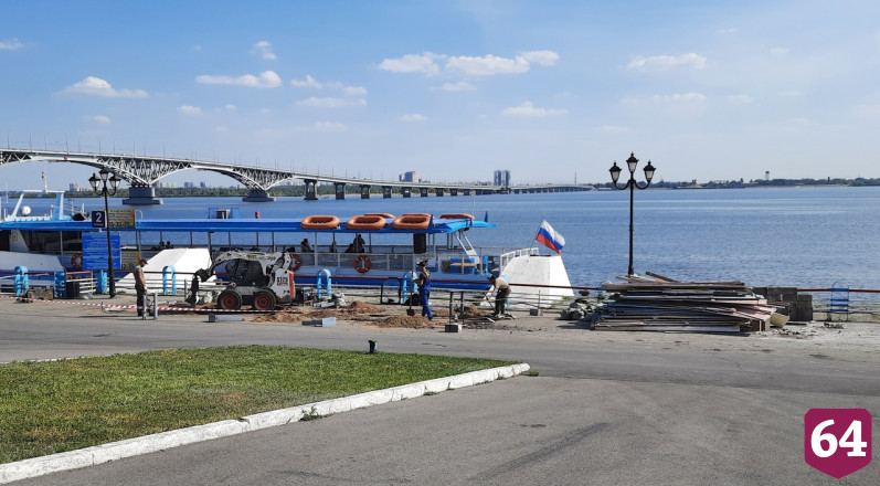 На набережной Саратова демонтировали качели