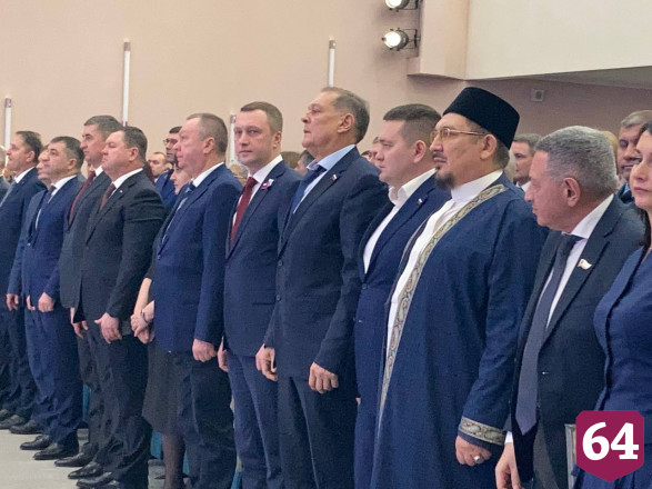 Саратовцы в День Конституции получили награды за труд 
