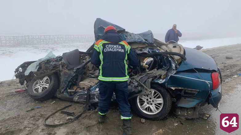 Мужчина погиб в массовой аварии с мусоровозом под Саратовом