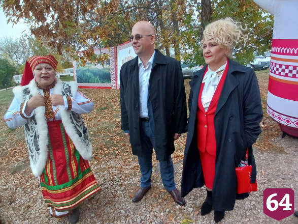 В саратовском селе гостей «Шумбрата» встретили песнями разных народов 