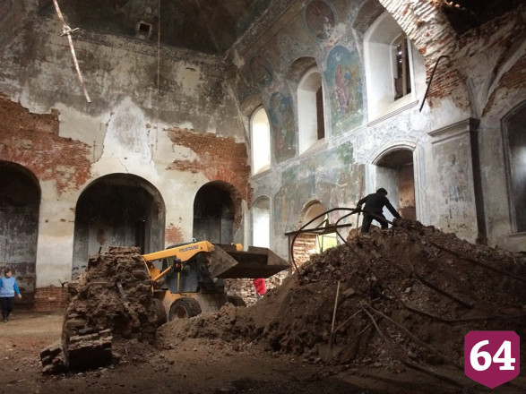 Саратовцы самостоятельно восстанавливают старинный храм в селе Лох