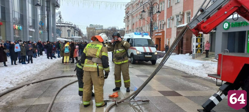 Из горящего дома на проспекте Кирова эвакуируют людей