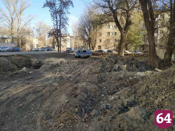 В Саратове у стройплощадки обнаружили тело неизвестного