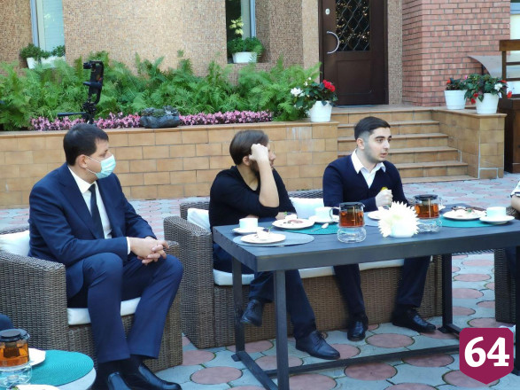 Губернатора впечатлила идея показа спектаклей в саратовских троллейбусах 