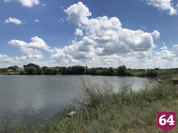 Экскаваторы тонули в иле при расчистке водохранилища под Саратовом 