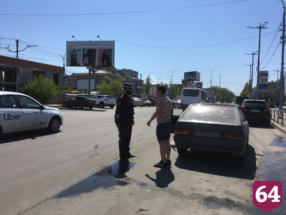 Автоинспекторы Саратова вручали водителям автобусов маски