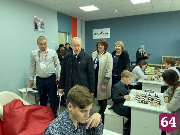 Учителя рассказали губернатору о своих доходах 
