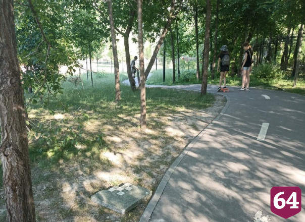 В саратовском парке вандалы разбили шахматный стол