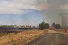Саратовские пожарные и фермеры отбили от огня жилые дома