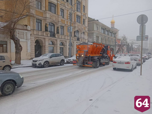 В Саратове снег чистит 281 единица техники