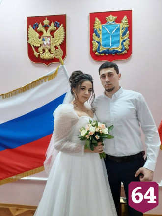 День флага России для свадьбы выбрала 121 саратовская пара 