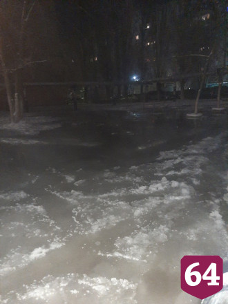 Саратовцы показали замерзшие коммунальные водопады