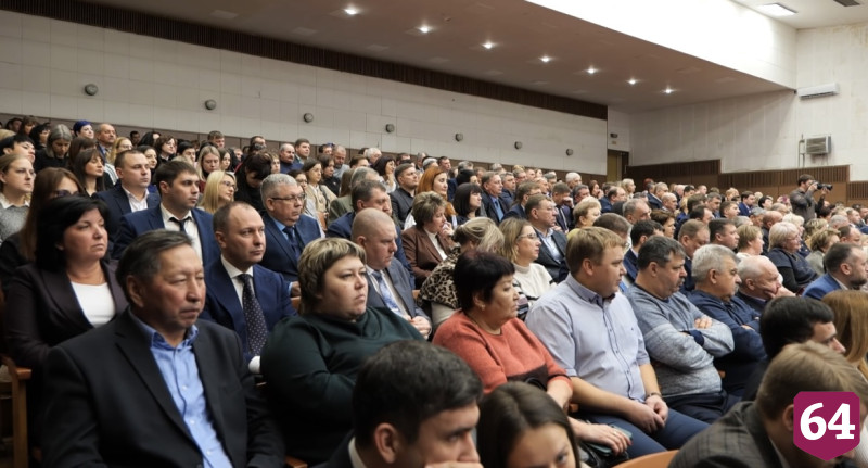 Губернатор поручил улучшить ситуацию с общественным транспортом в Саратовской области