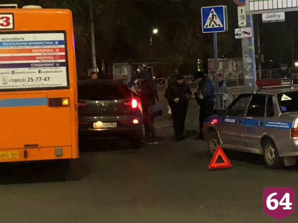 Рядом с Сенным рынком столкнулись автобус и «Киа»
