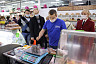 Специалисты ЦСМ проверили весы на рынке в Саратове