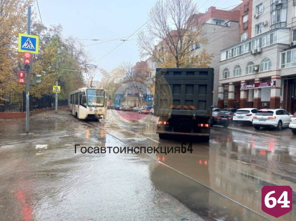 У Детского парка в Саратове сбили двух человек