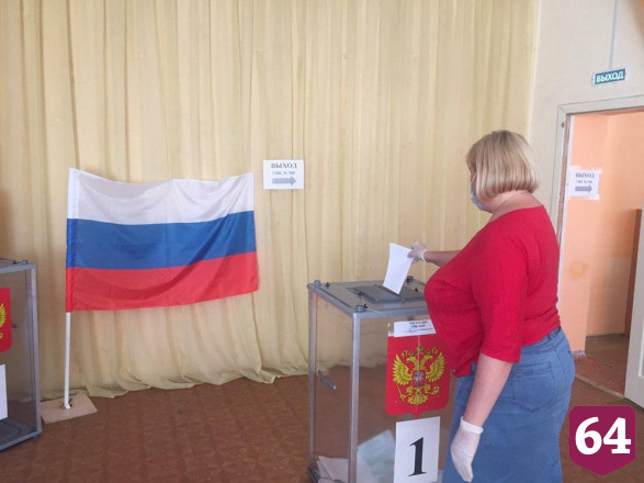 Саратовцы спешат голосовать по Конституции до отъезда за город