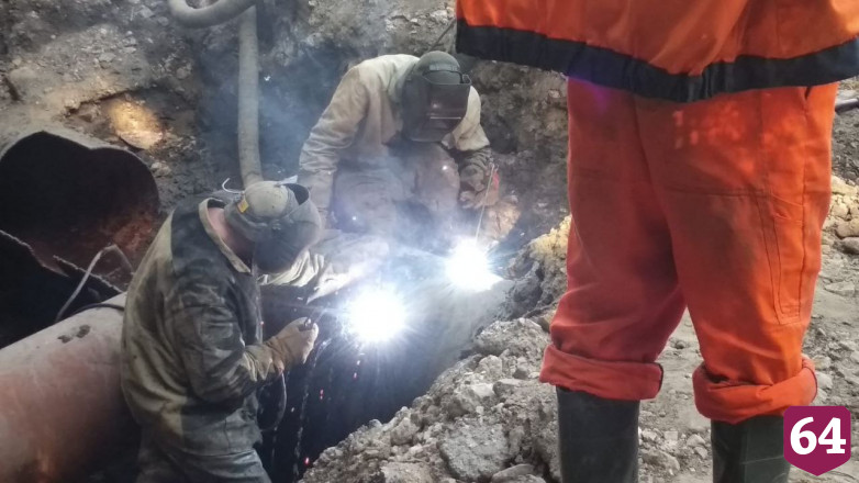 Саратовцев попросили кипятить воду в течение 48 часов