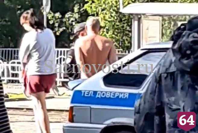 В Саратове мужчина оставил на остановке гранату