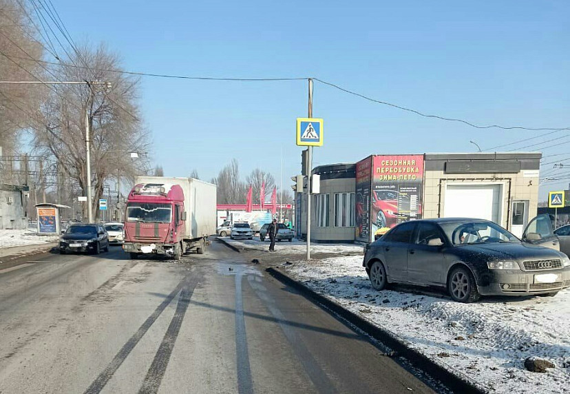 Автоледи пострадала в ДТП с фургоном на Орджоникидзе