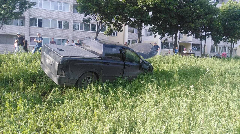 В аварии с пикапом на Романтиков покалечились две девушки