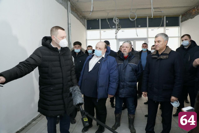 Володин потребовал для врачей инфекционного центра достойную зарплату