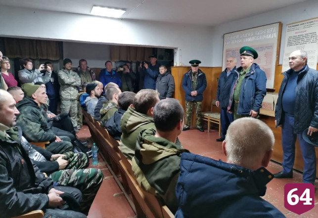 Мобилизованных саратовцев на проводах благословляли священники и имамы