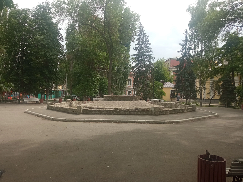 Саратовцы попросили отреставрировать фонтан на Ильинской площади 
