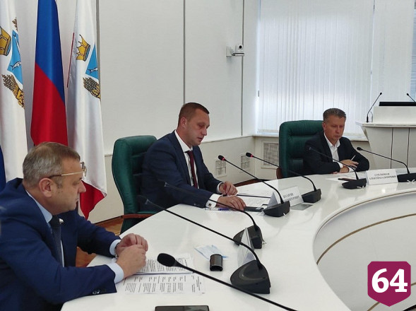 В Саратове на проспекте Кирова спилят 64 засохших дерева 