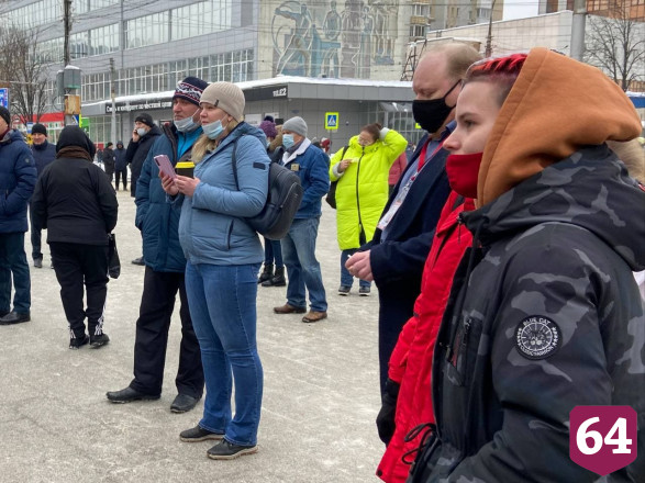 В Саратове несовершеннолетние на митинг Навального вышли за еду