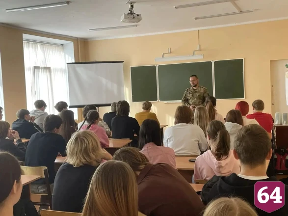 Саратовские поисковики показали детям находки с «Вахты памяти»