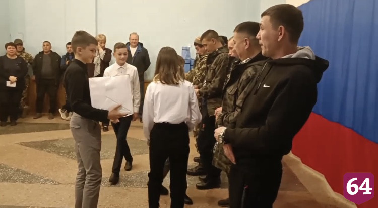 Под Саратовом мобилизованных проводили с теплой одеждой и спальниками 