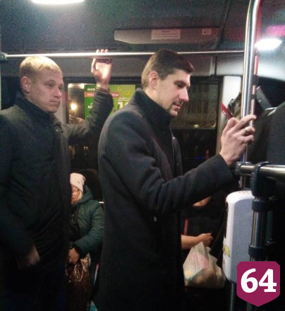 В Саратове из-за очередей на автобус перевозчика могут снять с маршрута