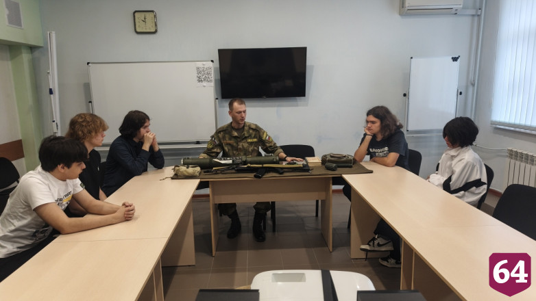 Саратовские школьники на военных сборах изучали историю